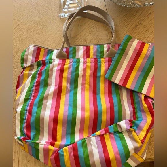 Lesportsac Handbags - Lesportsac Classic Tote Weekender